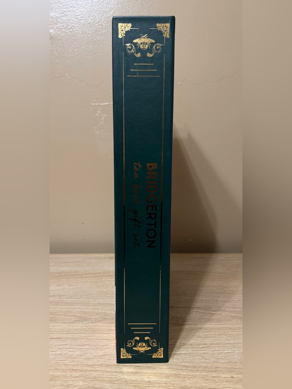 NWT BRIDGERTON ‘Talk of the Ton’Tea Book Gift Set. - Picture 4 of 5